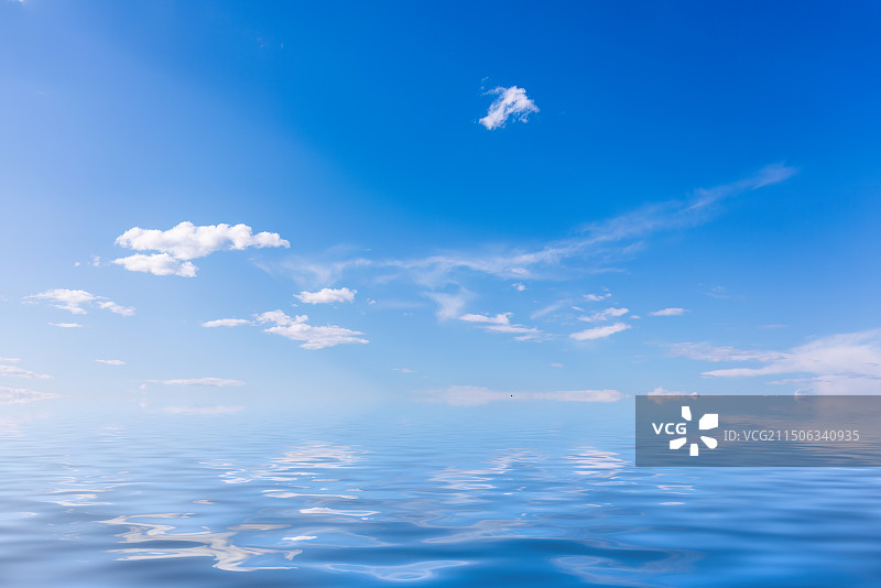 静谧蓝调天空倒影图片素材