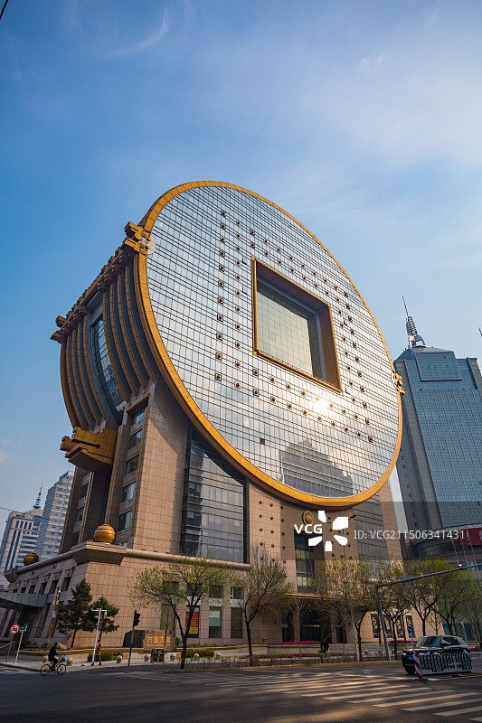 中国辽宁沈阳方圆大厦金融区城市天际线图片素材