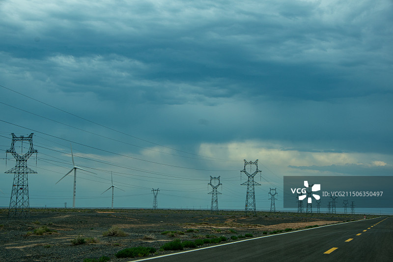 新疆博尔塔拉蒙古自治州，博乐，阿拉山口高压电支架图片素材