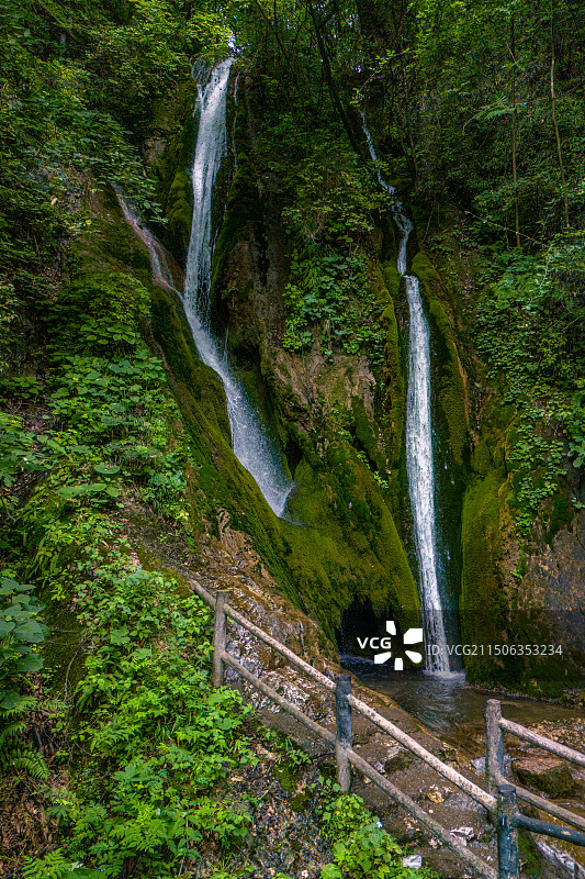 河南洛阳栾川重渡沟：山林茂盛，绿竹溪流，瀑布叠嶂，避暑圣地图片素材