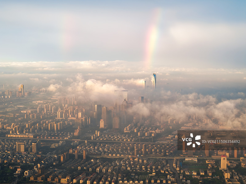 苏州梅雨季节平流雾雨过天晴彩虹图片素材