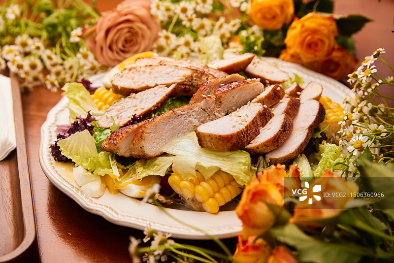 鸡肉蔬菜沙拉图片素材