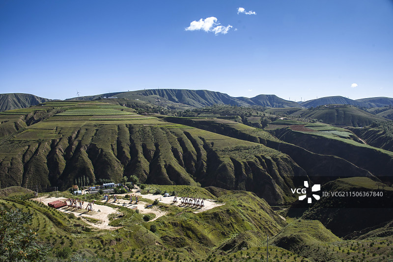 陕西省延安市吴起县黄土高原地貌图片素材