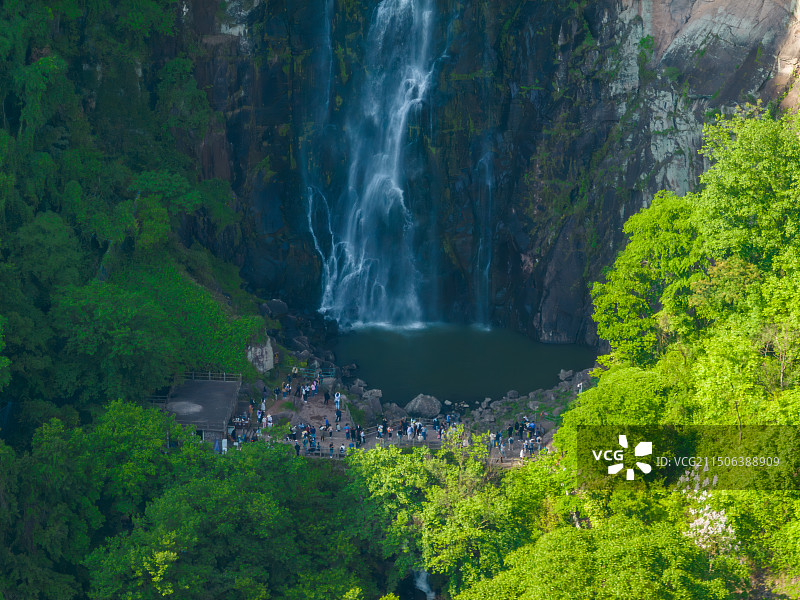 宁波四明山雪窦山弥勒佛千丈崖图片素材