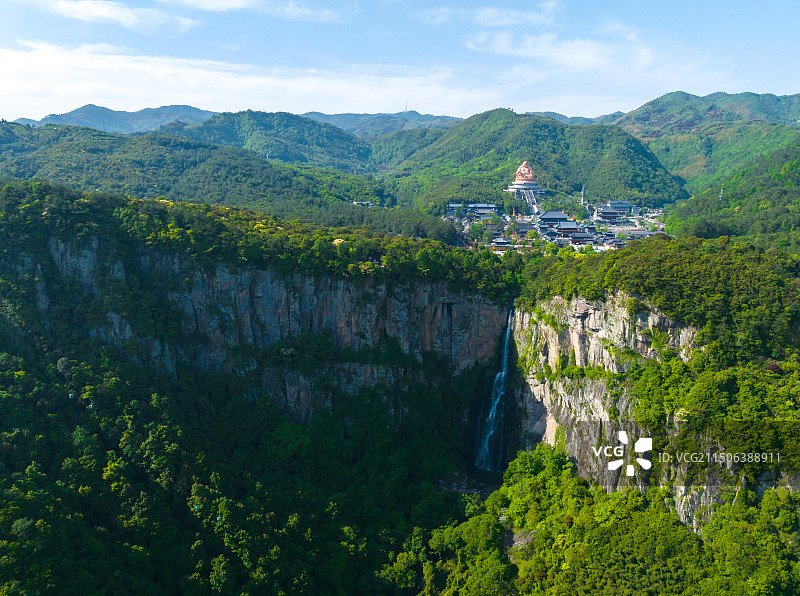 宁波四明山雪窦山弥勒佛千丈崖图片素材