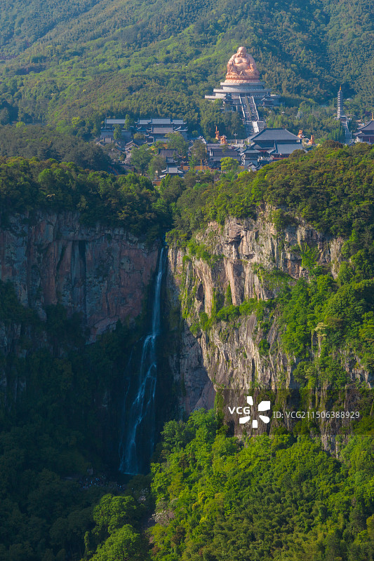 宁波四明山雪窦山弥勒佛千丈崖图片素材