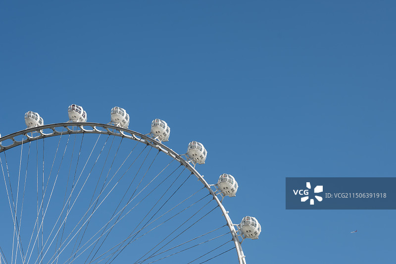 蓝天下的摩天轮-深圳欢乐港湾湾区之光摩天轮图片素材