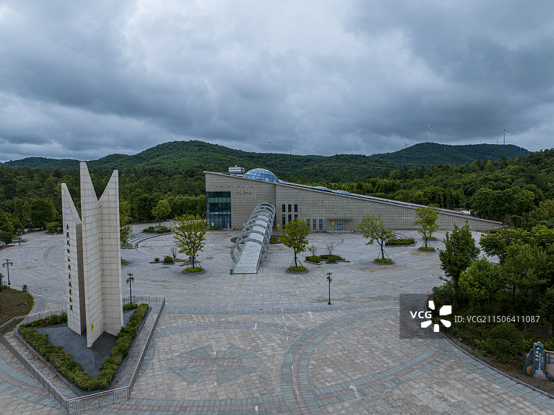 航拍安徽省滁州市凤阳县凤阳山国家地质公园博物馆图片素材