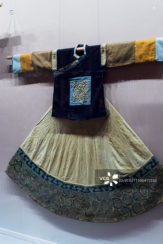 壮族女套装 北京服装学院民族服饰博物馆馆藏 中国工艺美术馆展览图片素材