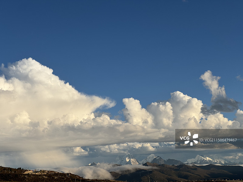 洒下的云图片素材