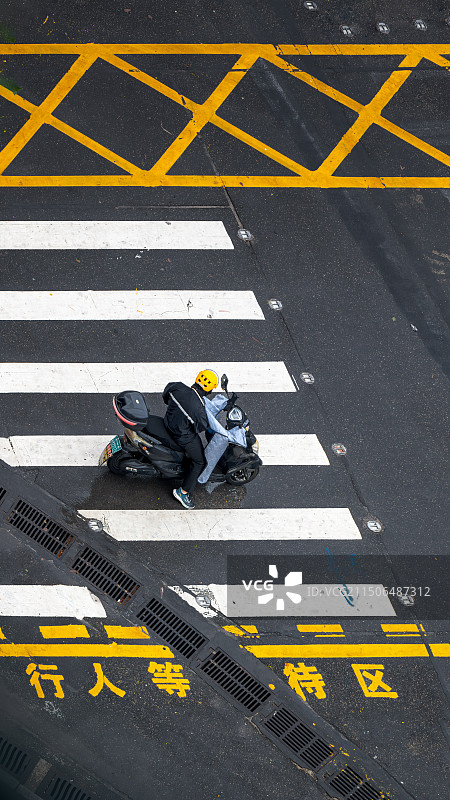 雨中速递图片素材