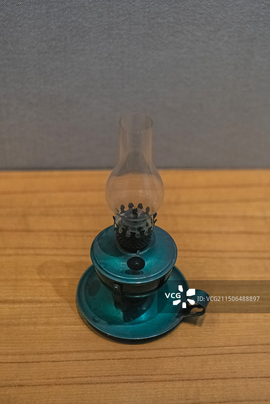 上海金山博物馆，民国时期铁质煤油灯图片素材