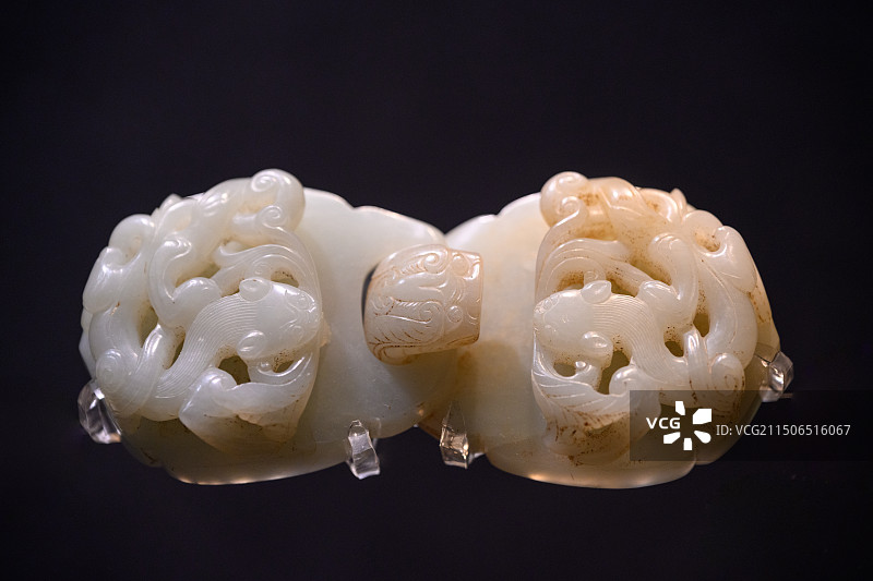 明代白玉龙纹带饰，北京首都博物馆图片素材