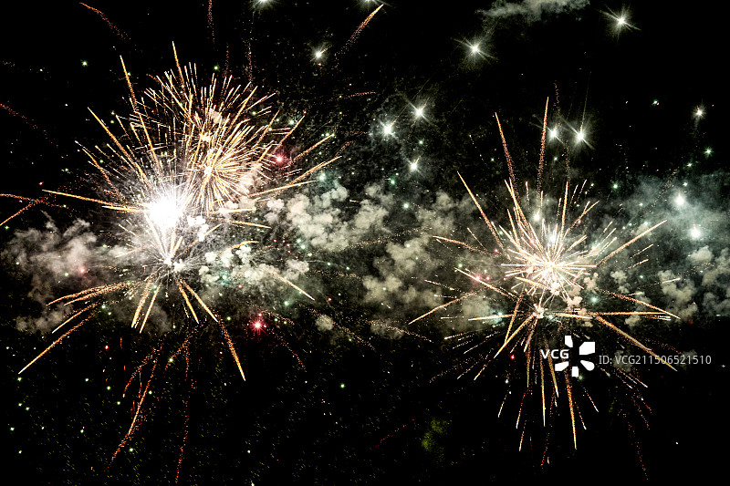 绽放的绚丽烟花礼花图片素材