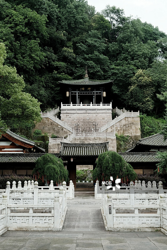 浙江台州临海台州府城龙兴寺钟楼唐朝古寺图片素材