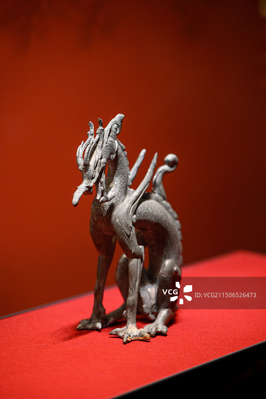 史思明墓出土唐代铜坐龙，北京首都博物馆图片素材