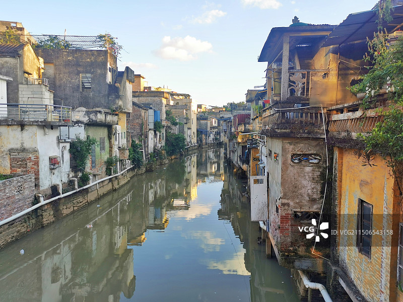 广东佛山河两岸的房屋图片素材