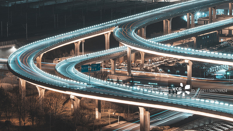 夜景下的郑州东站图片素材