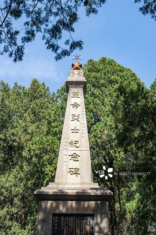 中国文化遗产拍摄主题，山东泰安国内著名景点泰山风景区，革命烈士纪念碑石碑碑刻，户外白昼无人图像摄影图片素材