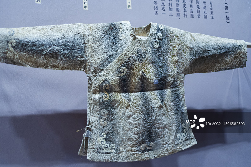 赫哲族鱼皮衣服 北京服装学院民族服饰博物馆馆藏 中国工艺美术馆展览图片素材
