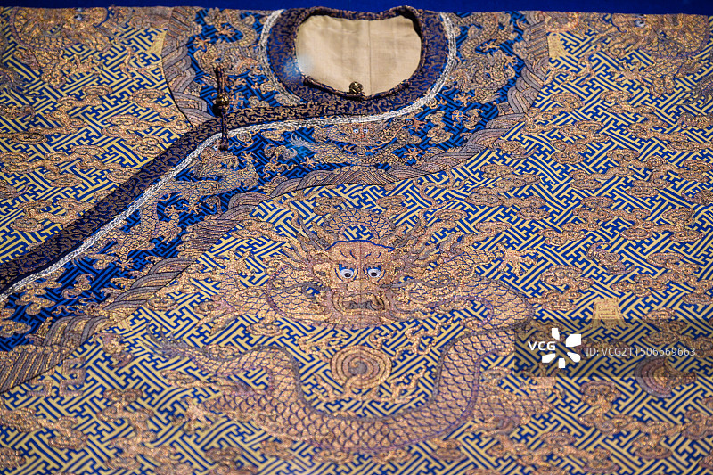 清乾隆缂丝十二章龙袍局部特写，北京首都博物馆镇馆之宝图片素材