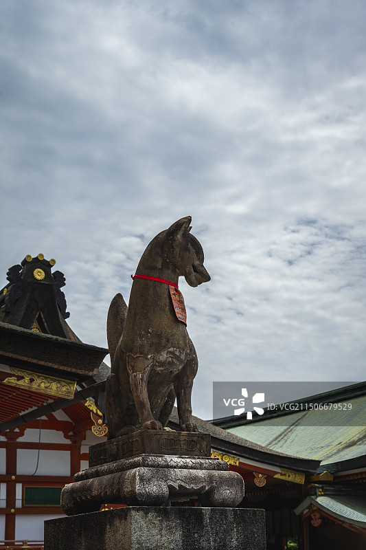日本京都伏见稻荷大社千年鸟居图片素材