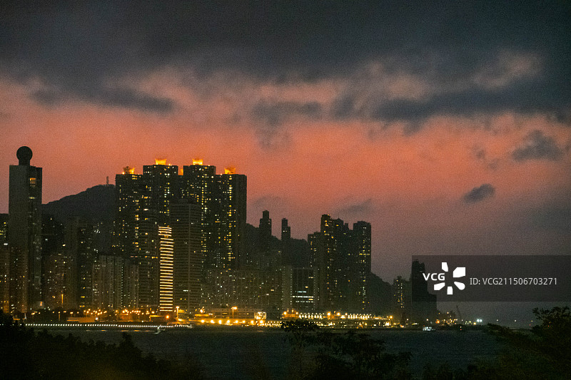 香港故宫博物馆阳台看到的香港夜景图片素材