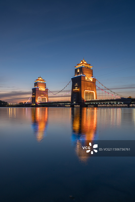 扬州万福大桥日落蓝调图片素材