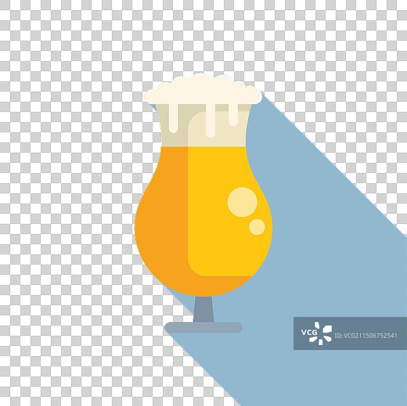 郁金香杯中的精酿啤酒带泡沫图片素材