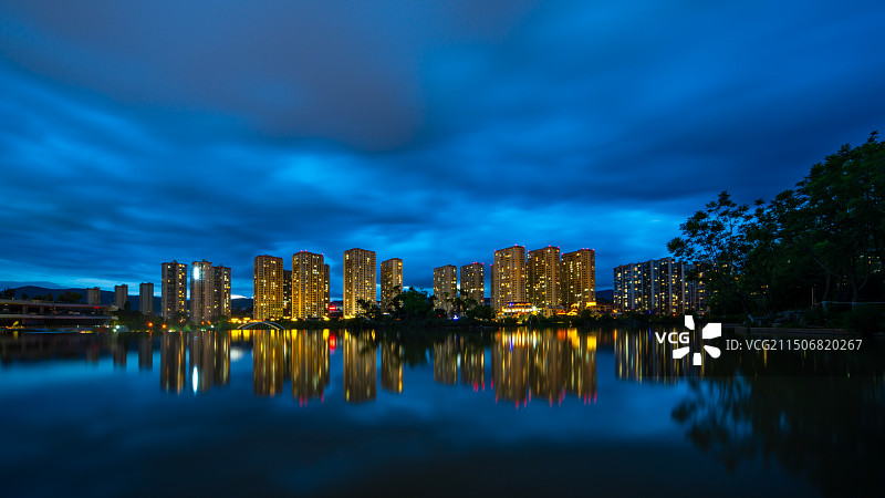 亚洲 第一人工瀑布的“天空之镜”图片素材