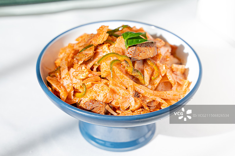 陕北特色小吃麻辣肝腕托，凉皮图片素材