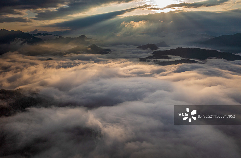 浙江省丽水市莲都区东西岩景区云海日出朝霞图片素材