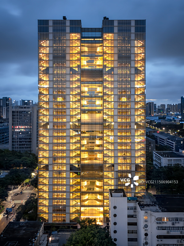 深圳南山科技园特色建筑夜景图片素材