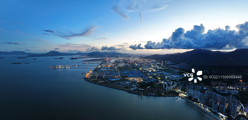 广东省惠州市大亚湾石化区霞涌铁炉嶂夕阳航拍图片素材