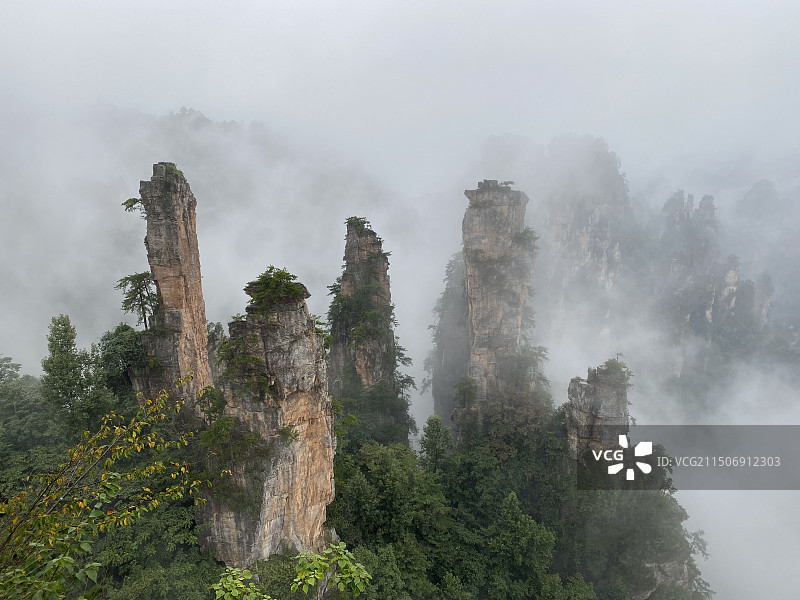雨后张家界，夜晚清明上河园图片素材