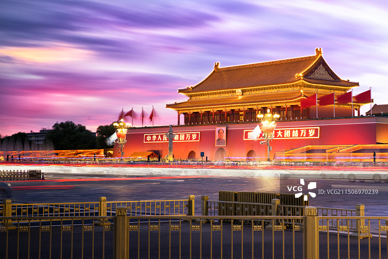 晚霞中的天安门长曝光堆栈图片素材