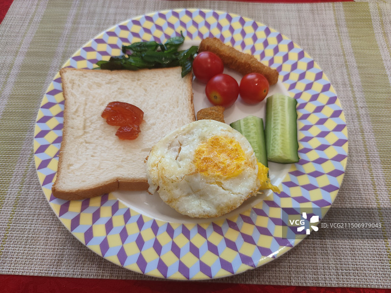 减肥早餐 西式早餐 健康饮食 煎蛋 西兰花 油条 南瓜 黄瓜 红薯 荷兰豆图片素材