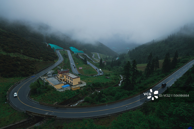 318国道夏季雨天景色图片素材
