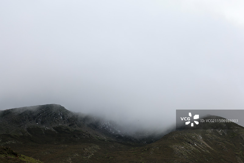 夏天雨季的康定情歌和折多山图片素材