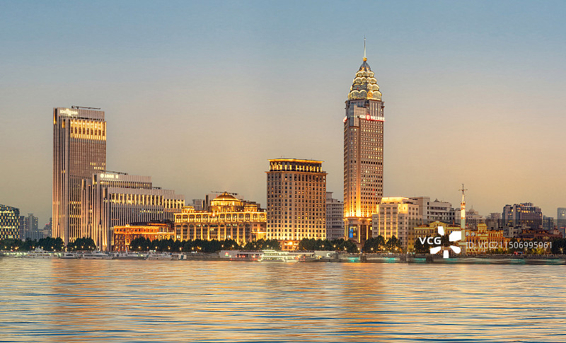 上海工商银外,外滩SOHO广场,黄浦江建筑夜景邮轮码头图片素材