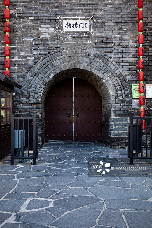 清晨的山东烟台蓬莱阁景区振扬门建筑景观图片素材