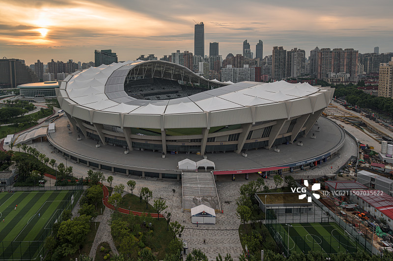 黄昏，上海体育馆图片素材