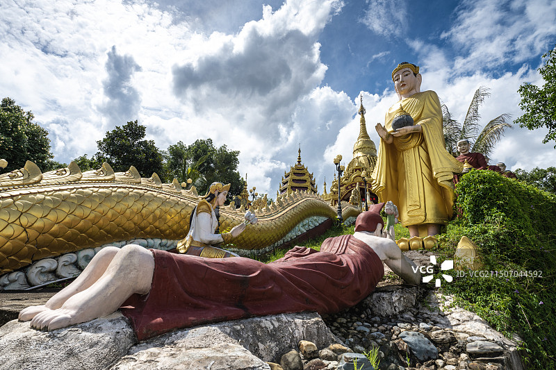 云南芒市勐焕大金塔佛像图片素材