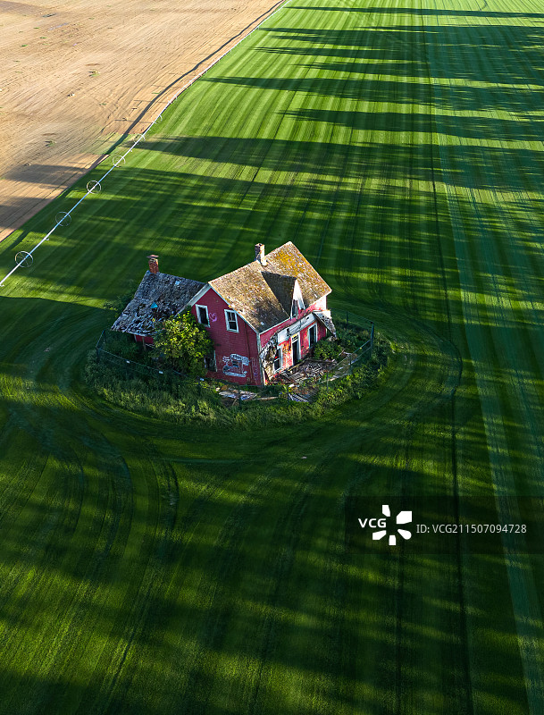 农田里的小房子图片素材