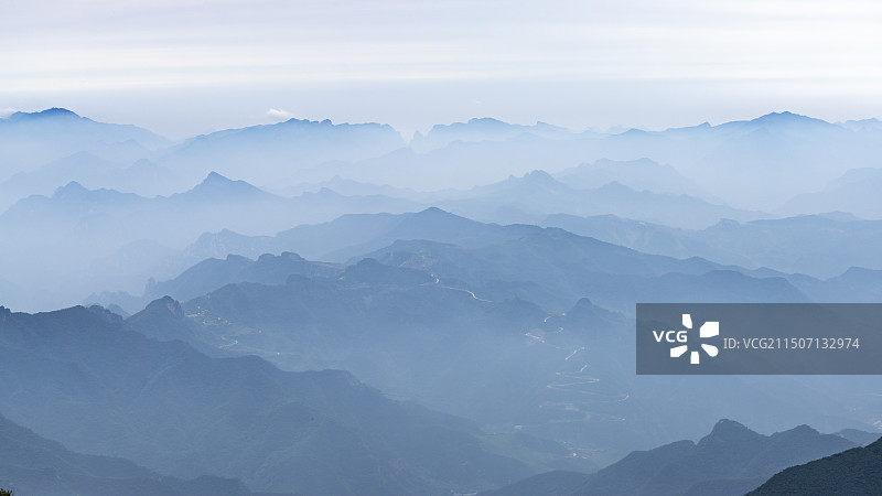 远看云雾群山自然风景图片素材