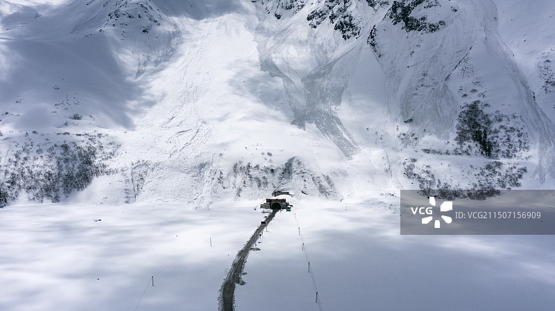 嘎隆拉山口与嘎隆拉隧道图片素材