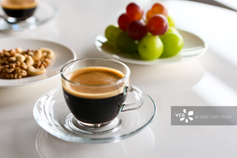 酒店度假的美食咖啡坚果和水果组图图片素材