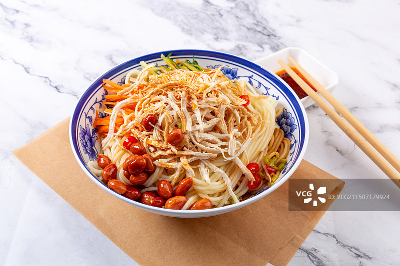 红油鸡丝拉面 鸡丝凉面 鸡丝拌面图片素材