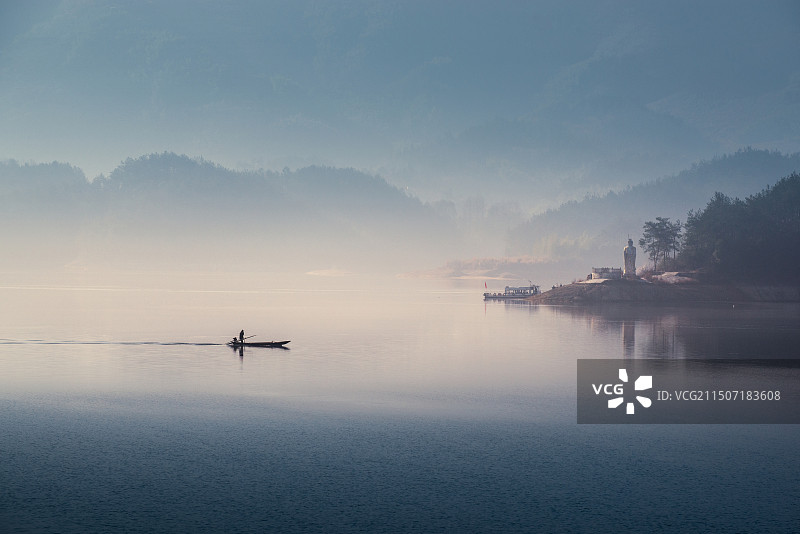 凌晨的阳新仙岛湖图片素材
