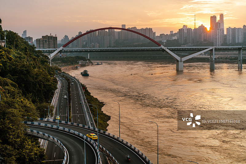 重庆长江大桥俯瞰长江图片素材